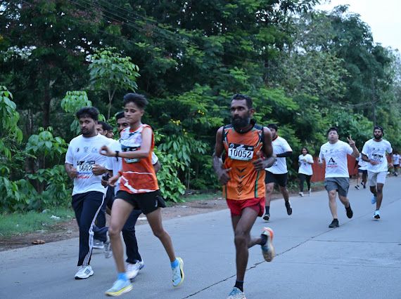 Volunteers at the hydration point